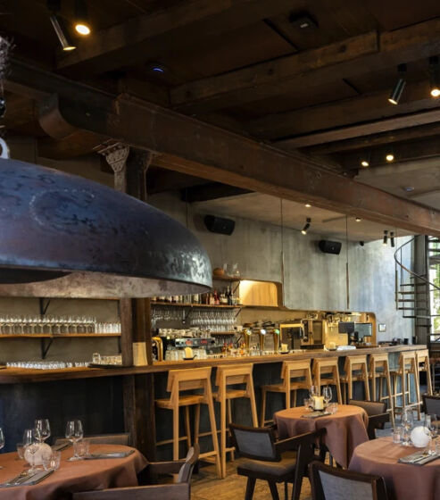 Professioneel ingerichte bar in een restaurant